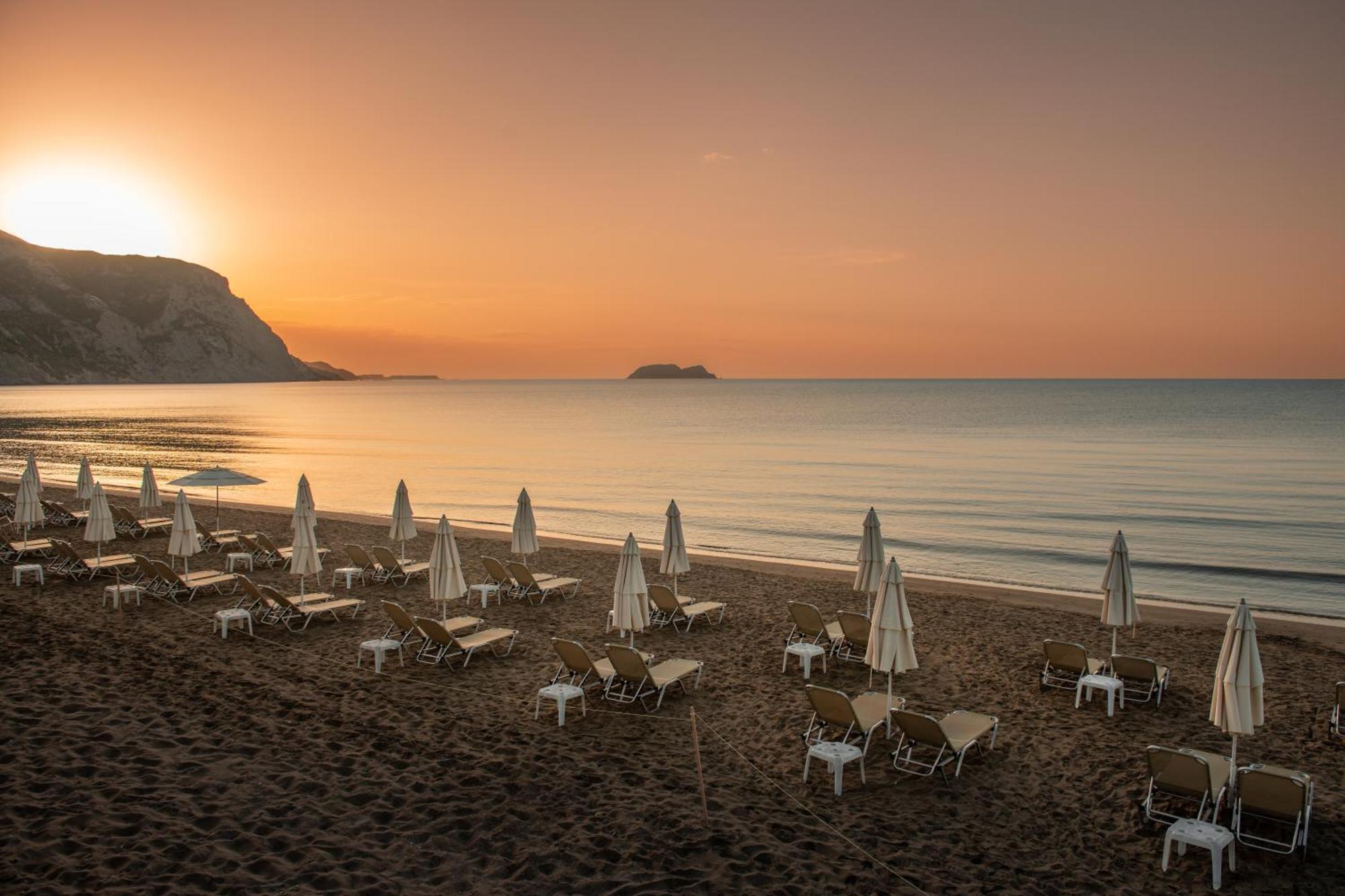 Kalamákion Crystal Beach Hotel מראה חיצוני תמונה