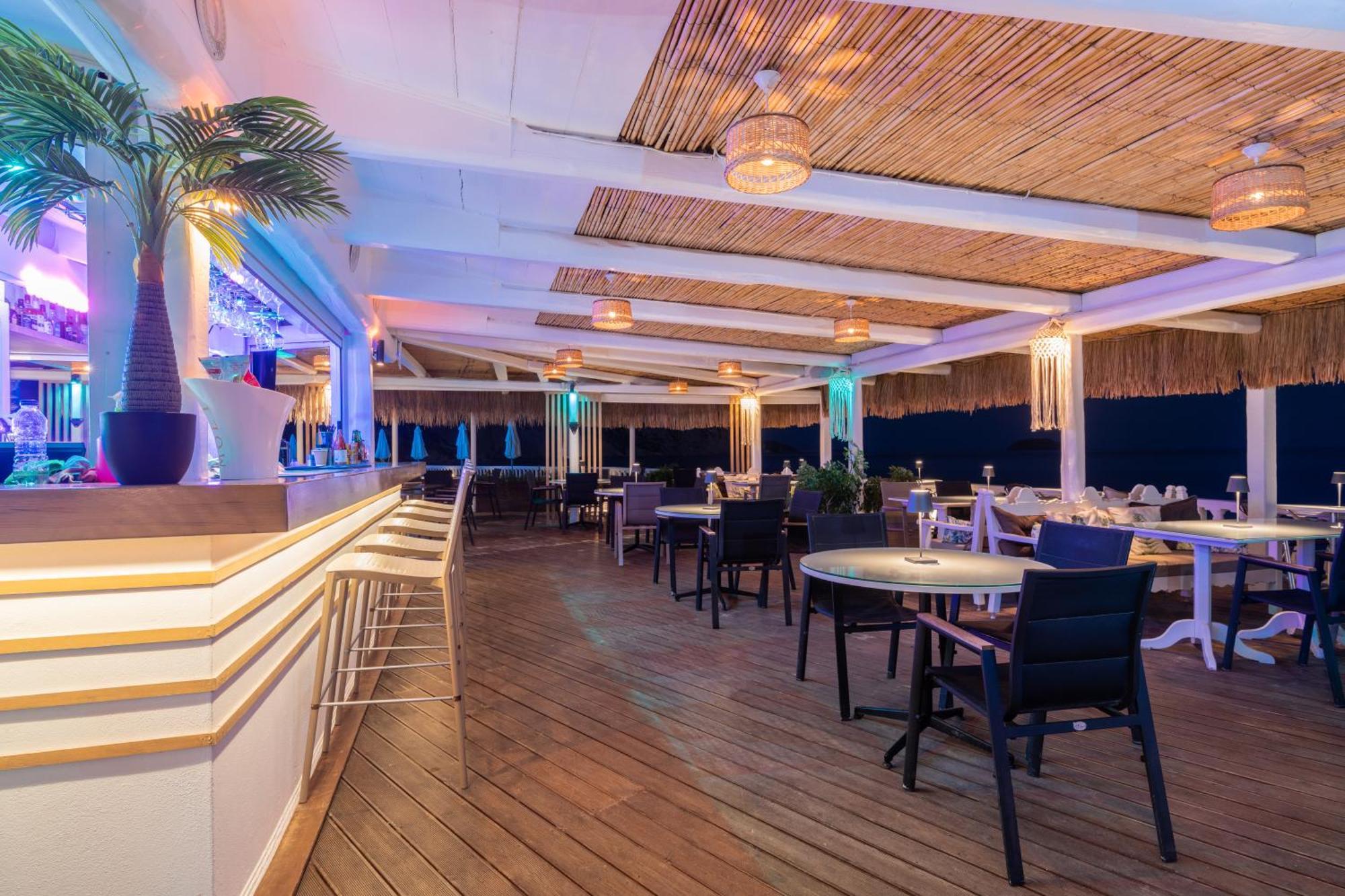 Kalamákion Crystal Beach Hotel מראה חיצוני תמונה
