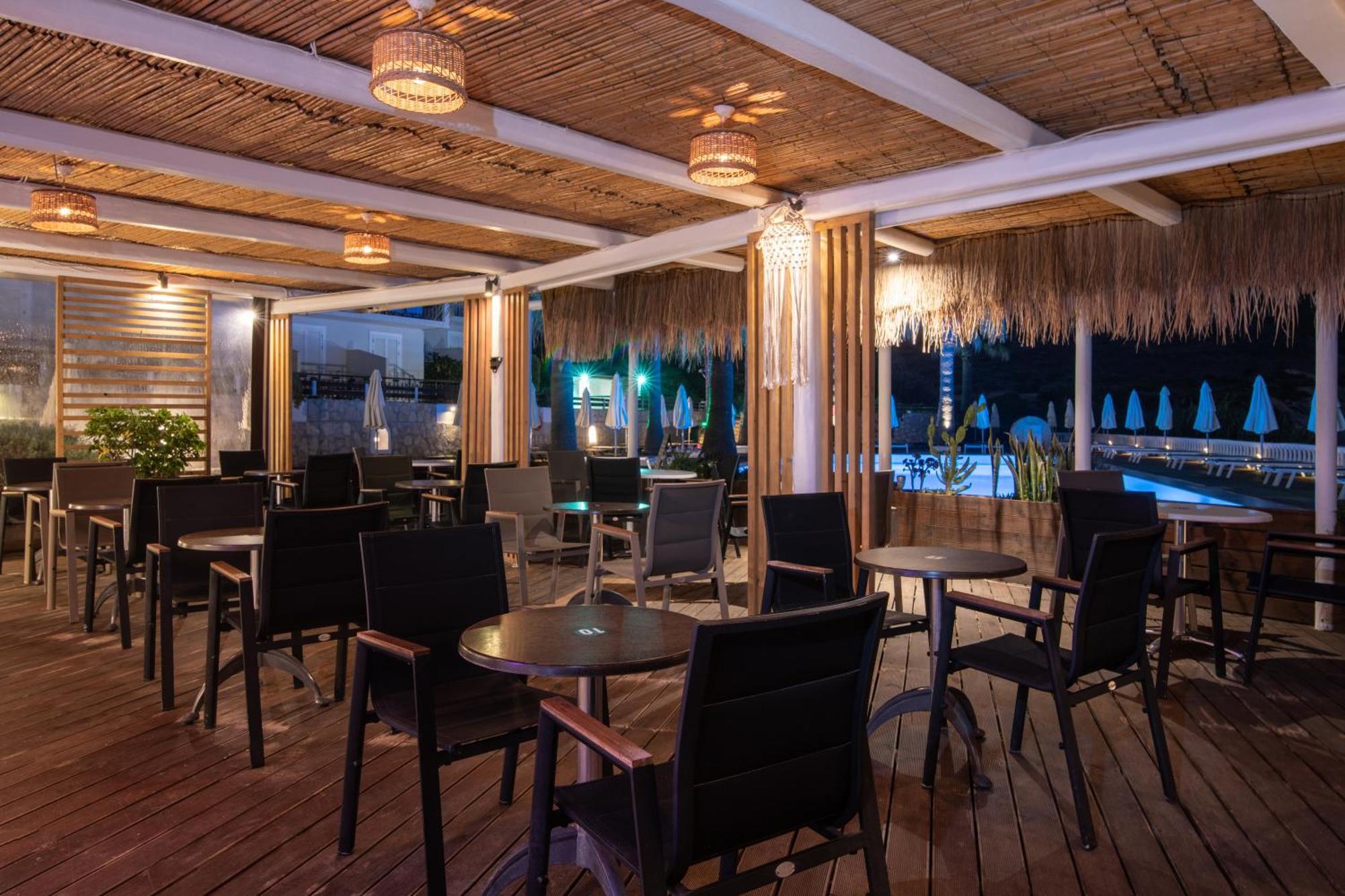 Kalamákion Crystal Beach Hotel מראה חיצוני תמונה