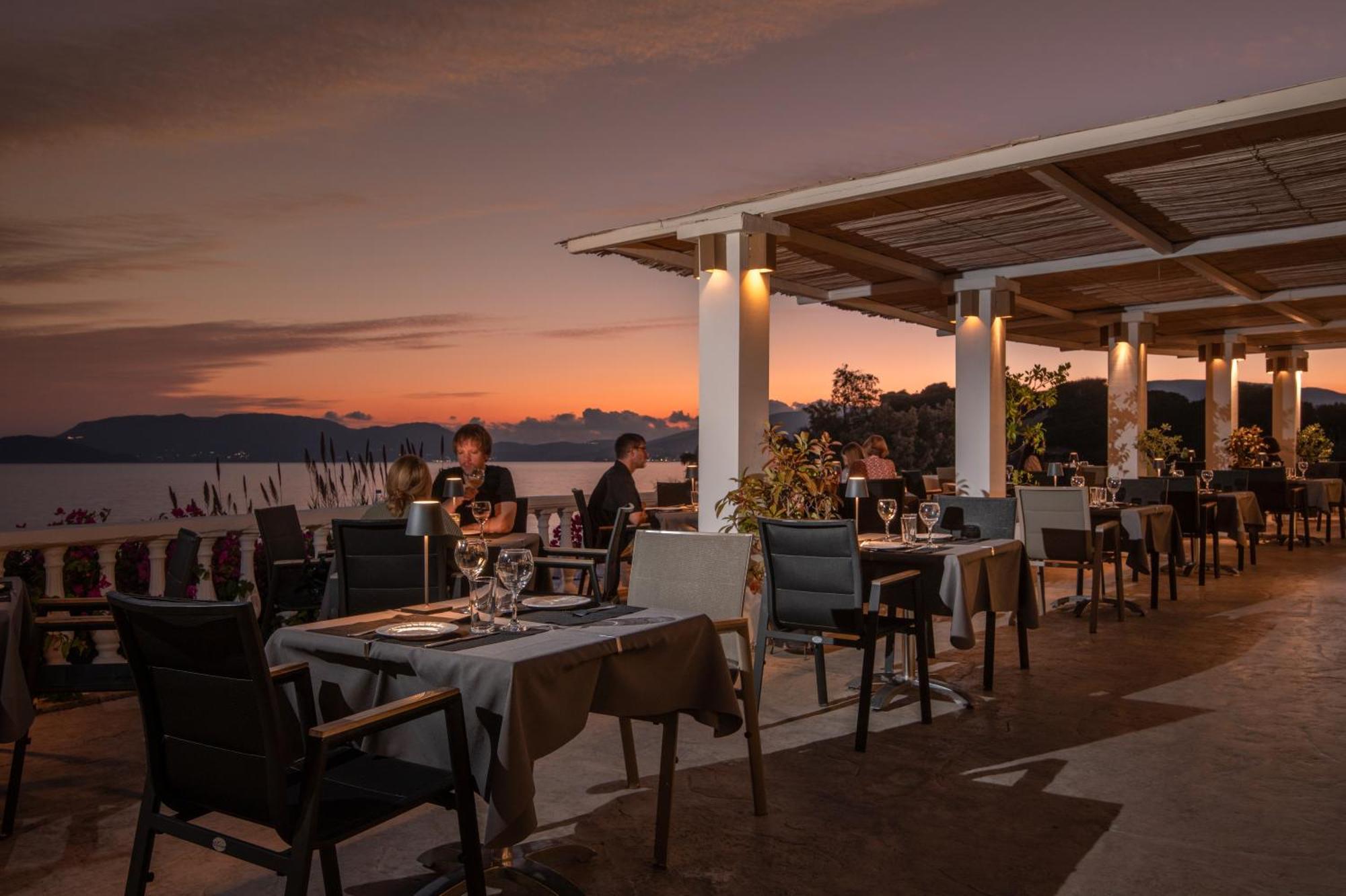 Kalamákion Crystal Beach Hotel מראה חיצוני תמונה