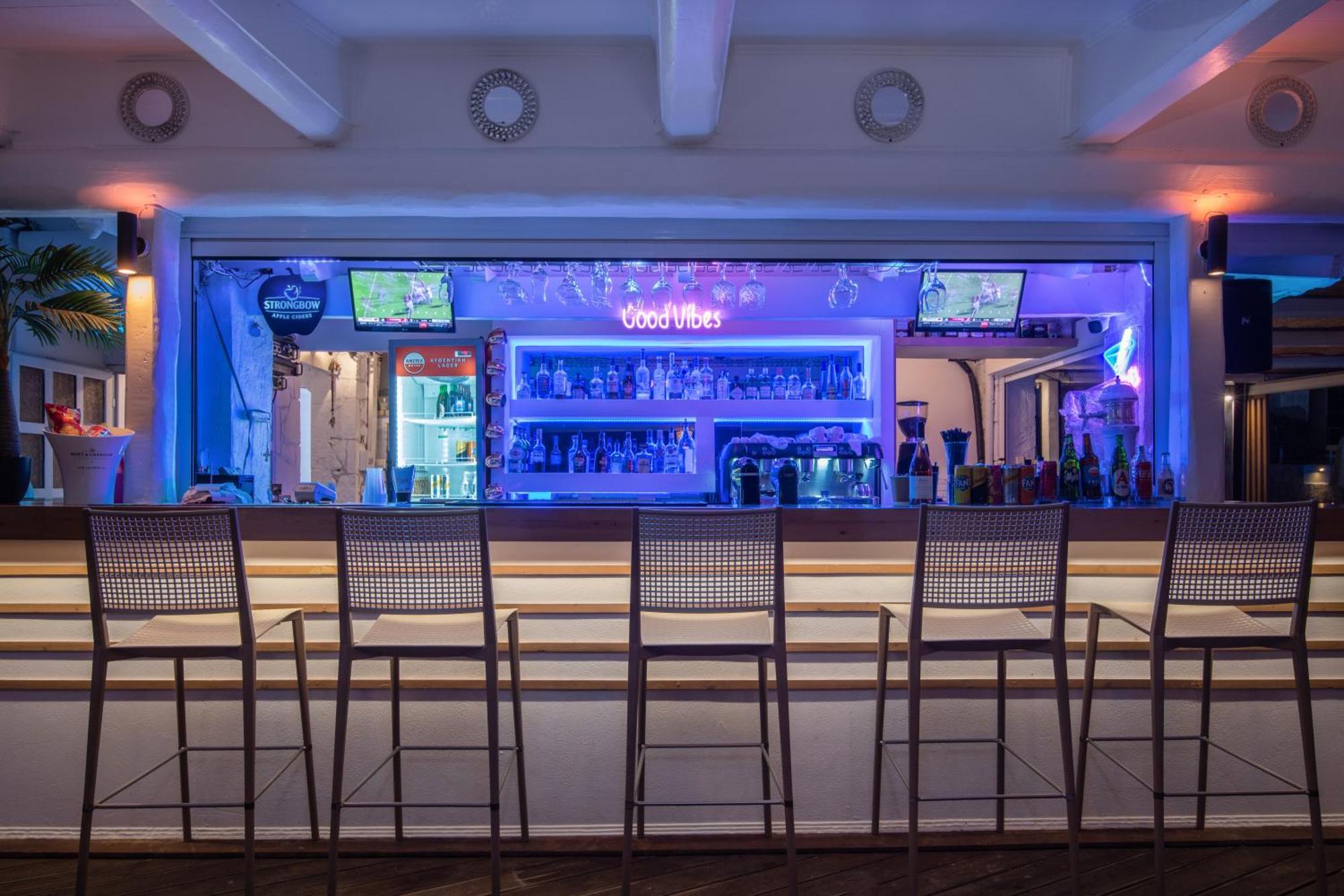 Kalamákion Crystal Beach Hotel מראה חיצוני תמונה
